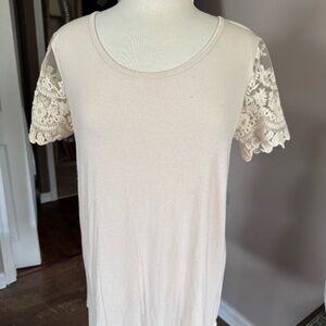 Reduced! Womans Top, size Large, Lace sleeves
